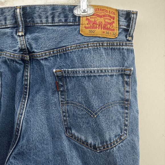 Levis Men's 550 Relaxed Fit 36x32 Medium Wash Blue Denim Jeans Faded - Picture 1 of 8